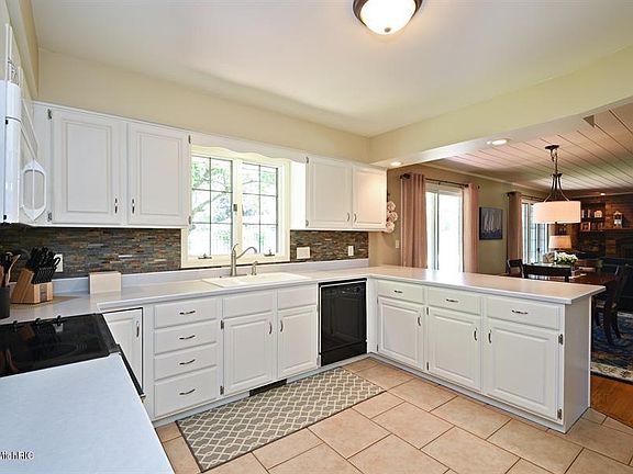 3rd image of 1435 Mulberry Ln