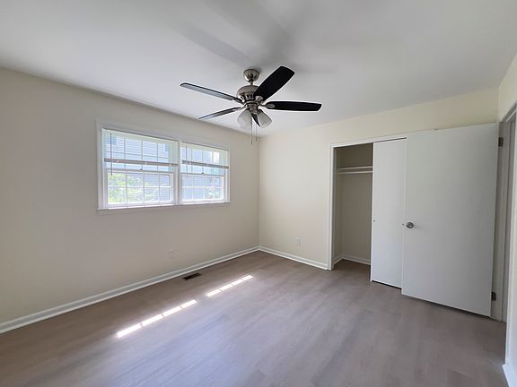 3rd image of 98 Saint Croix Dr