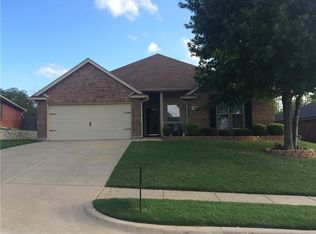 919 Benjamin Dr, Burleson, TX 76028