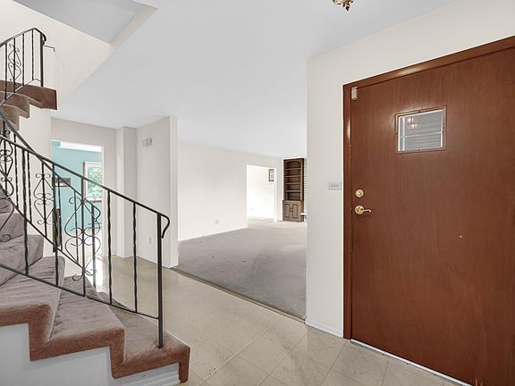 4th image of 2707 W 60th Dr