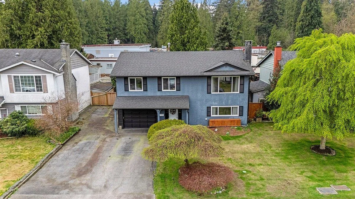3833 Killarney St photo 1