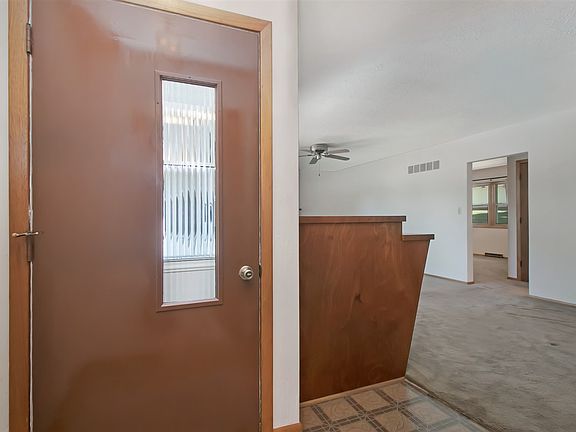 5th image of 312 Hillcrest Dr