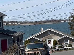 11 Pecksuot Rd, Weymouth, MA 02191