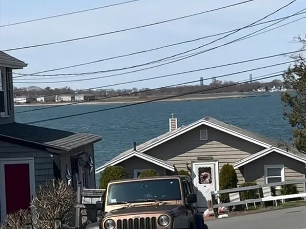 11 Pecksuot Rd, Weymouth, MA 02191