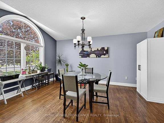 5th image of 1014 Crestwood Dr