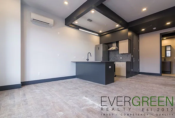 Rented by Evergreen Apartments BK | media 36