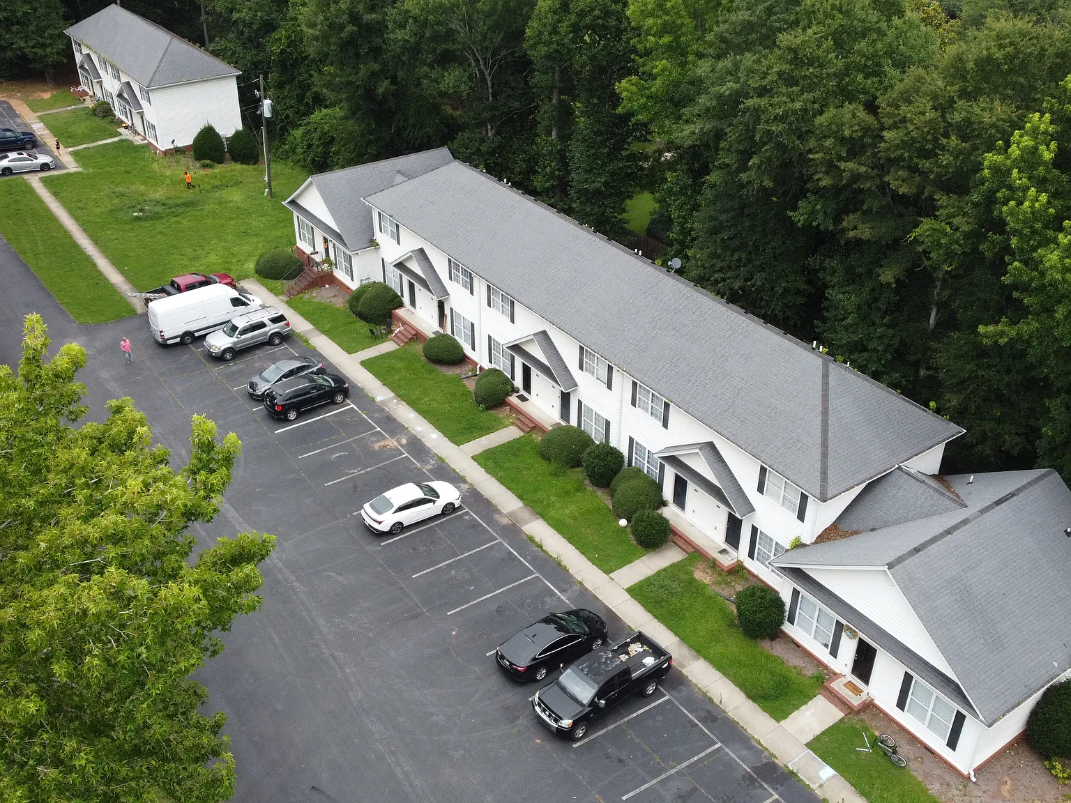 Bremen Oaks Apartments & Townhomes — Photo 4