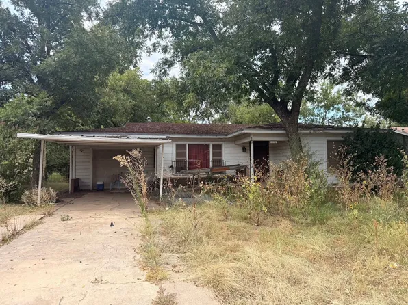 1114 W Mesquite St, Coleman, TX 76834