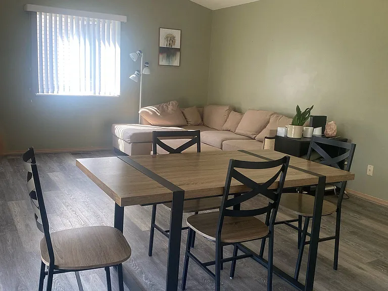 1802B Glenwood Oaks Ct — Photo 4
