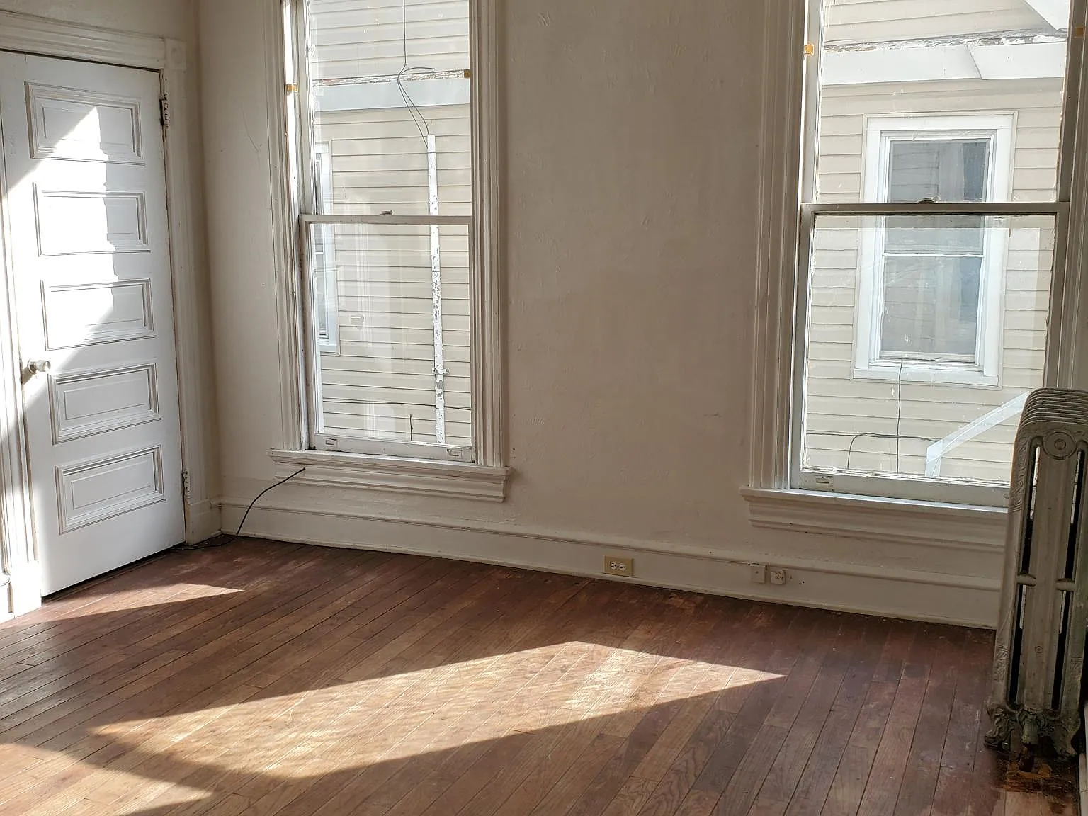 387 S River St — Photo 3