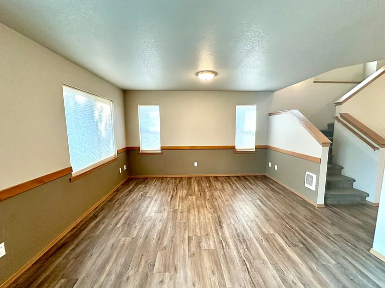 2102 N Yellowstone St — Photo 23