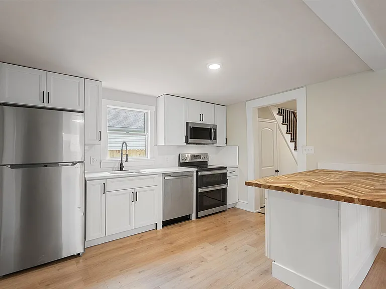 553 Highland Ave — Photo 4