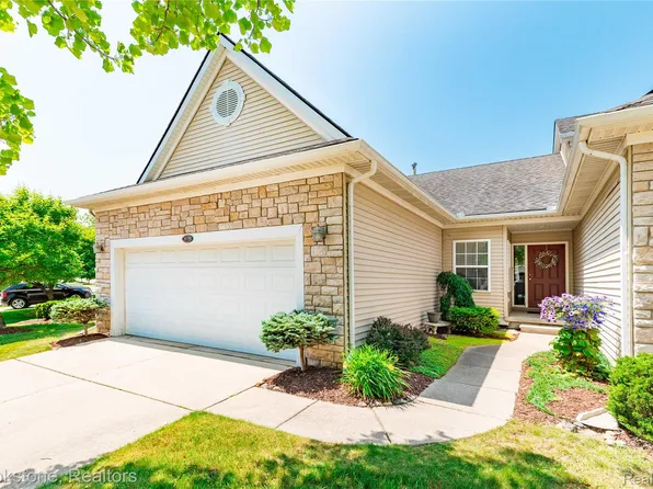 3579 Grove Ln, Auburn Hills, MI 48326