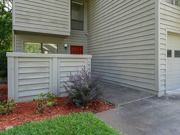 3rd image of 1054 Creatwood Cir SE