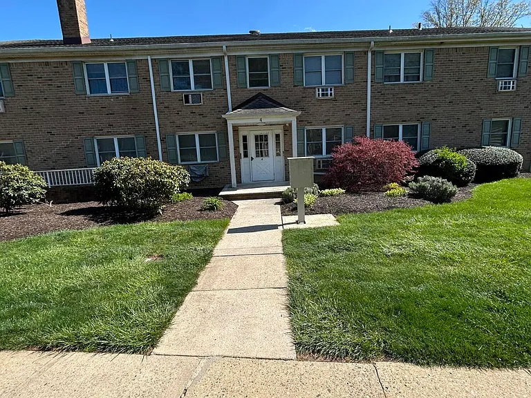 4 Windsor Ter #B — Photo 1