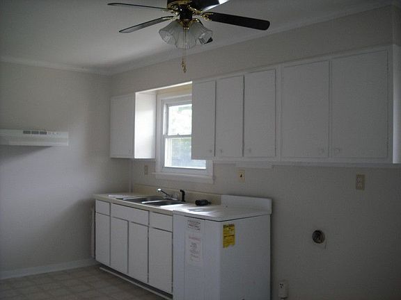 5th image of 103 S Elm Ave