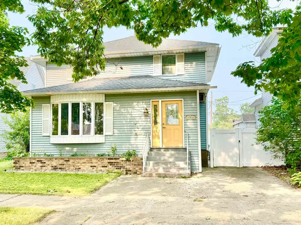 604 S 11th St, Escanaba, MI 49829