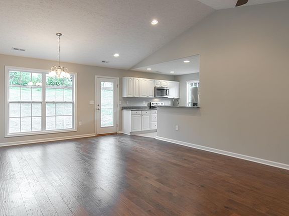 5th image of 2205 Glade Dr SE