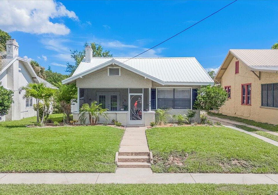 1st image of 218 Acorn Dr