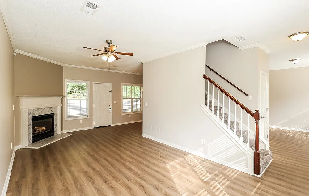 4 bed, 2.5 bath, 1844 sqft, $2,360 — Photo 4