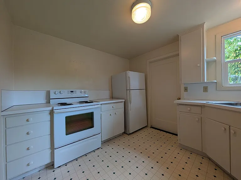 2064 Washington St — Photo 6