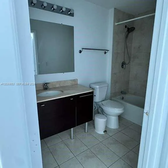1900 N Bayshore Dr #1407 — Photo 5