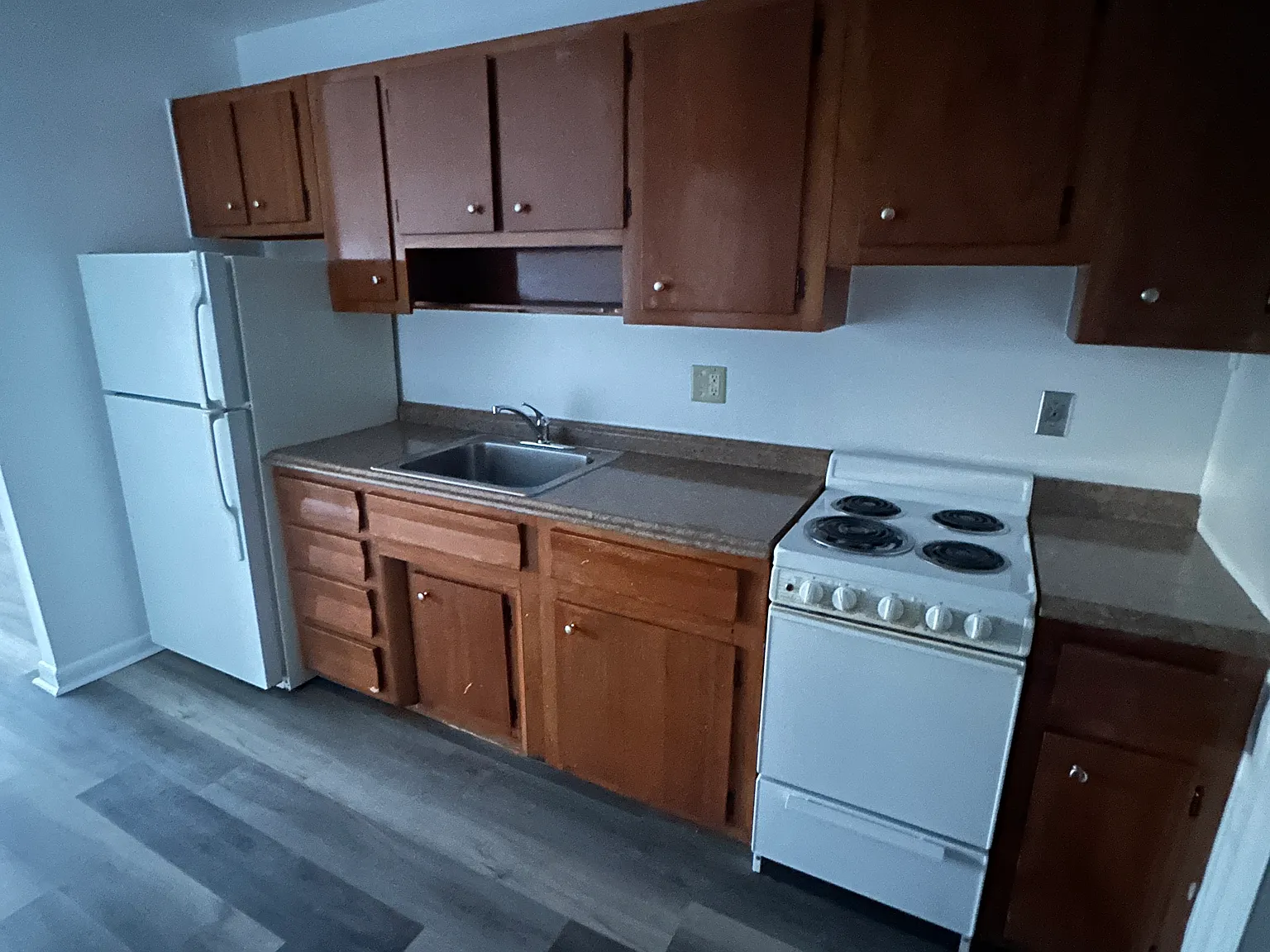 211 Birdseye St — Photo 2