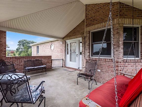 5th image of 902 Central Dr