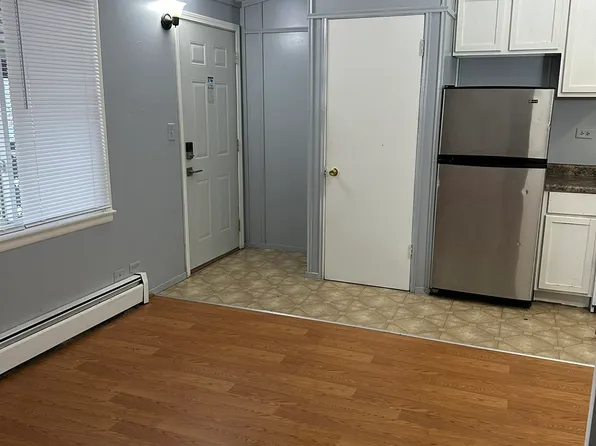 2088 W Galena Ave APT 25, Freeport, IL 61032