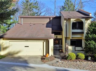 550 Hampton Ridge Dr, Akron, OH 44313