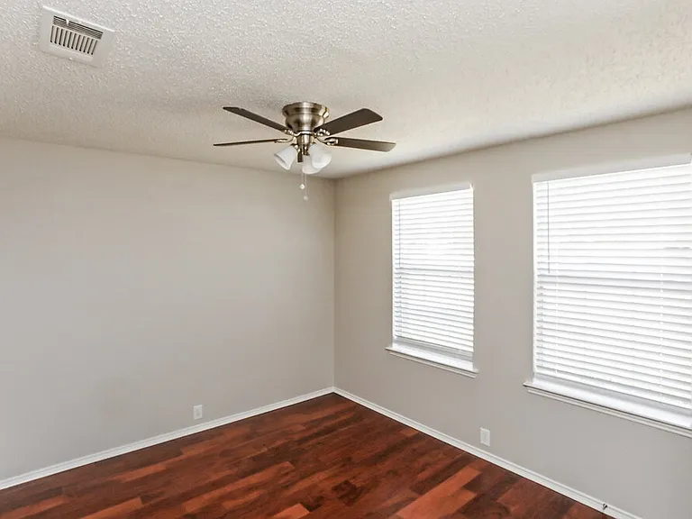 230 Westminster Dr — Photo 14