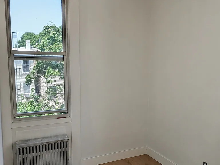 1861 Gates Ave #2R — Photo 6