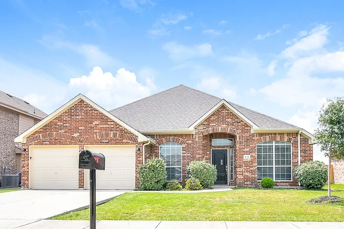 610 Fox Glen Dr — Photo 1