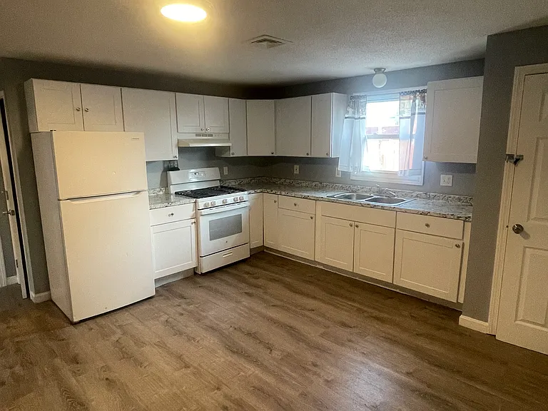 355 Bedford St #2E — Photo 3