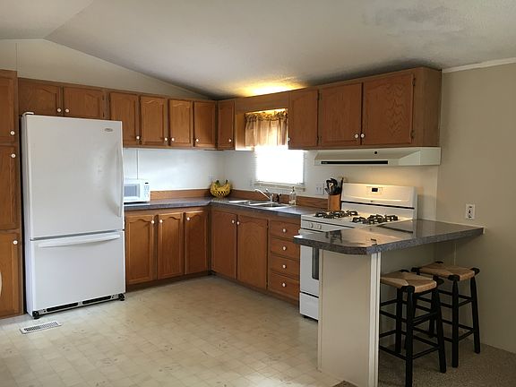 5th image of 323 Ashford Ln