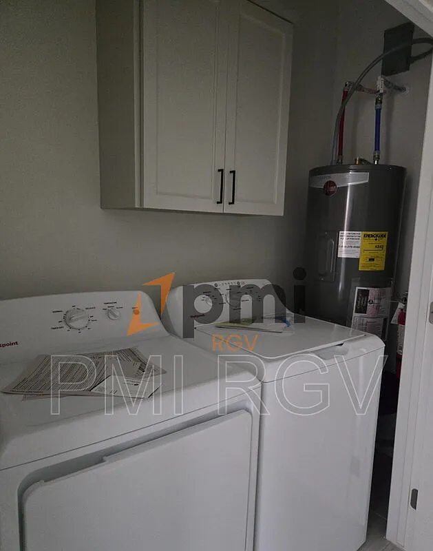 Building Photo - 2605 Brookside Bent St #1
