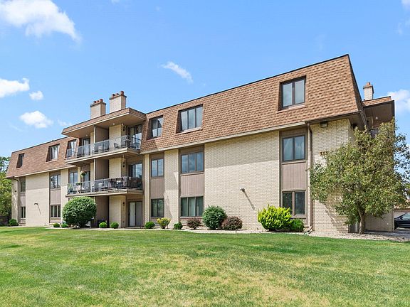 2nd image of 643 South St APT 103