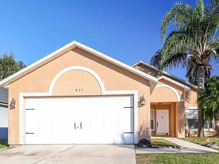 931 Rivecon Ave — Photo 1