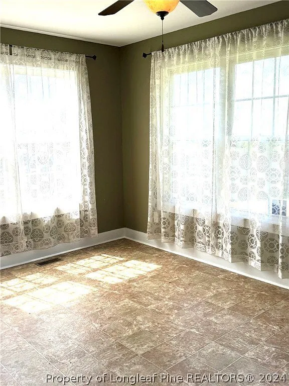 4 bed, 2.5 bath, 2304 sqft, $2,450 — Photo 2