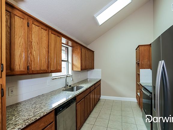 5th image of 1525 Sunny Glen St