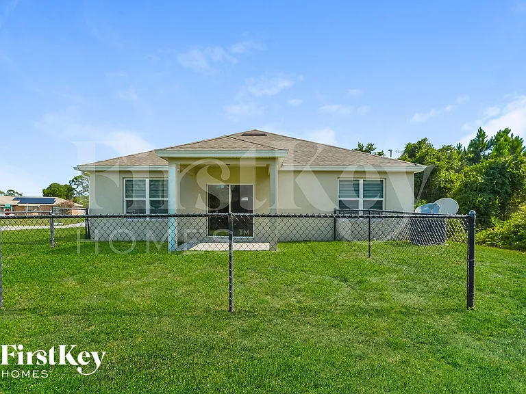 374 Sauders Rd SE — Photo 18