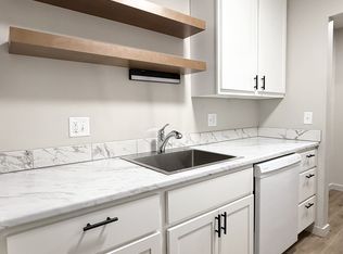 2060 Allen Blvd APT 9, Middleton, WI 53562