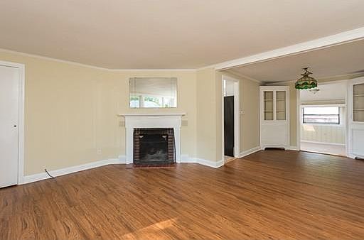 4th image of 15 Karen Ln