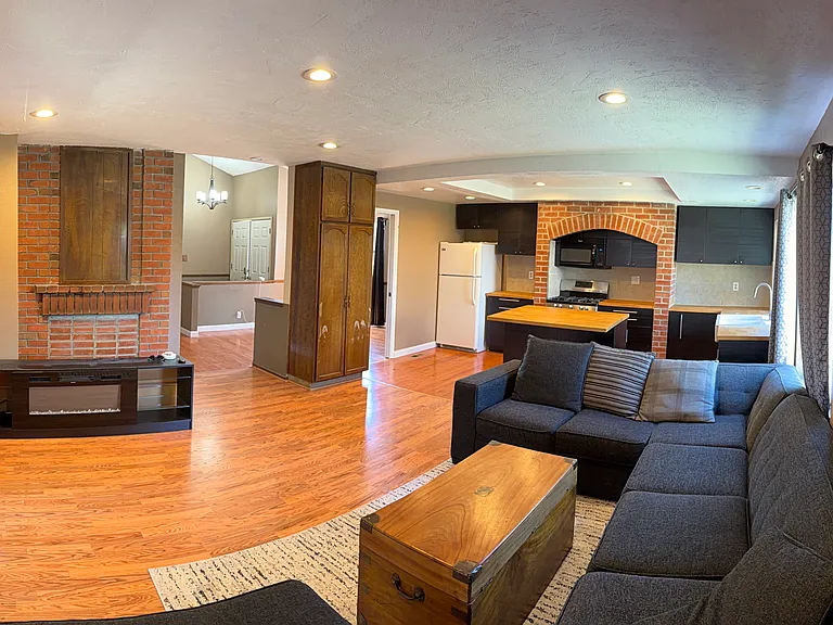 Goldsmith Dr — Photo 2