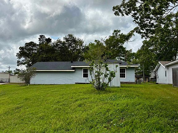 3rd image of 140 Gill Rd