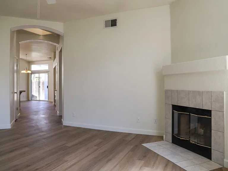 5662 N Delbert Ave — Photo 4