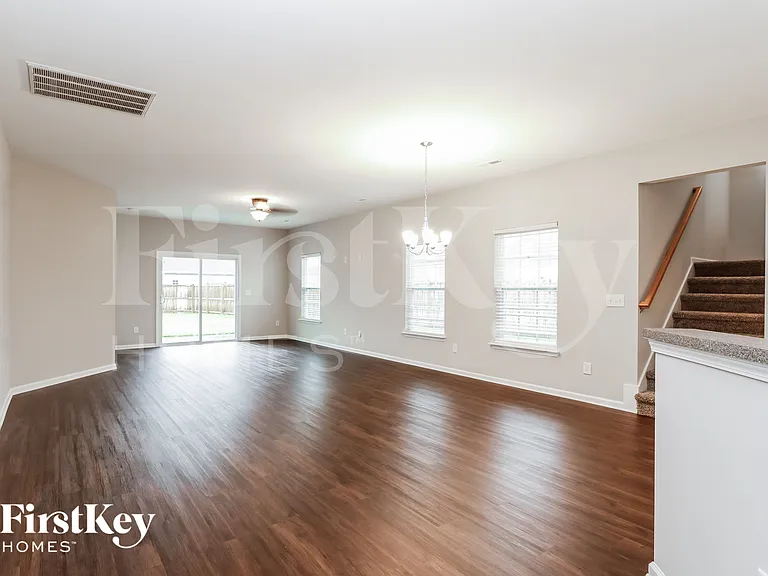 646 Savannah River Dr — Photo 4
