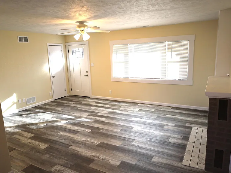 210 W 24th Ave — Photo 3