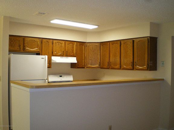 4th image of 813 Waters Edge Dr #13C