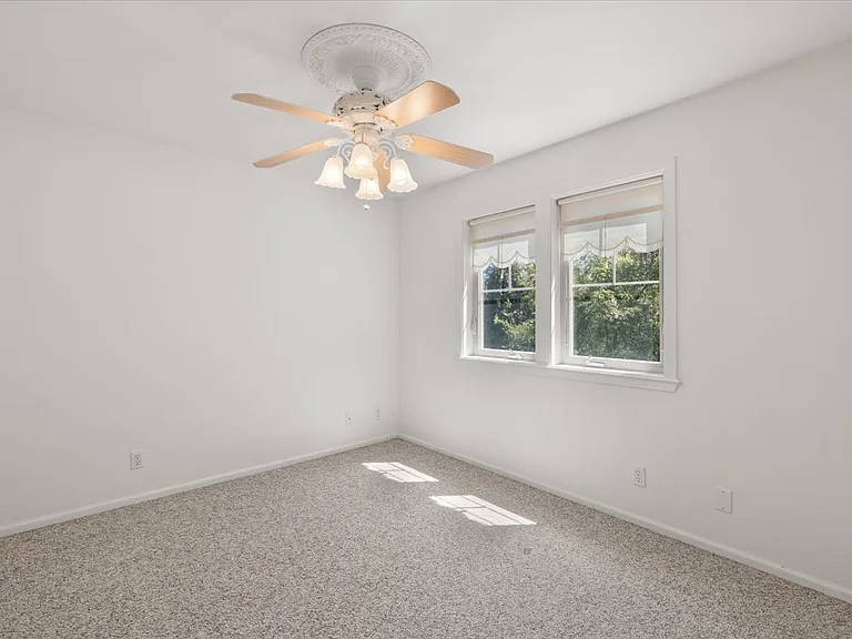 100 Jackson Creek Dr — Photo 15